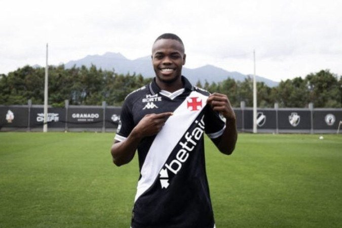Carlos Andrés Gómez (direita) pode fazer estreia pelo Vasco, já Paulo Henrique seguirá como baixa em partida contra o Corinthians - (crédito: Fotos: Matheus Lima / Vasco) Carlos Andrés Gómez (direita) pode fazer estreia pelo Vasco, já Paulo Henrique seguirá como baixa em partida contra o Corinthians - (crédito: Fotos: Matheus Lima / Vasco)