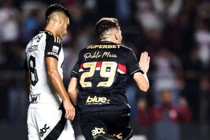 PABLO MAIA – Surpresa na escalação, fez um ótimo trabalho no meio-campo, ganhando facilmente de Reinier, que foi totalmente anulado. Ainda avançou para marcar o belo gol que abriu o placar para o São Paulo. NOTA: 7,0. Foto: Divulgação / São Paulo