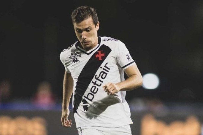 LUCAS PITON - Pouco participativo no apoio, nÃ£o foi eficiente para efetuar cruzamentos e explorar o lado do campo. No sistema defensivo, tambÃ©m deixou a desejar na marcaÃ§Ã£o. NOTA: 5,0. Foto: Matheus Lima/Vasco