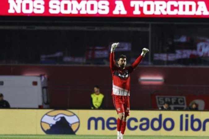 RAFAEL â?? NÃ£o teve nenhum trabalho difÃ­cil na partida. As duas jogadas mais perigosas foram um gol anulado no primeiro tempo e uma bola na trave nos acrÃ©scimos. NOTA: 6,0. Foto: Rubens Chiri/SÃ£o Paulo.