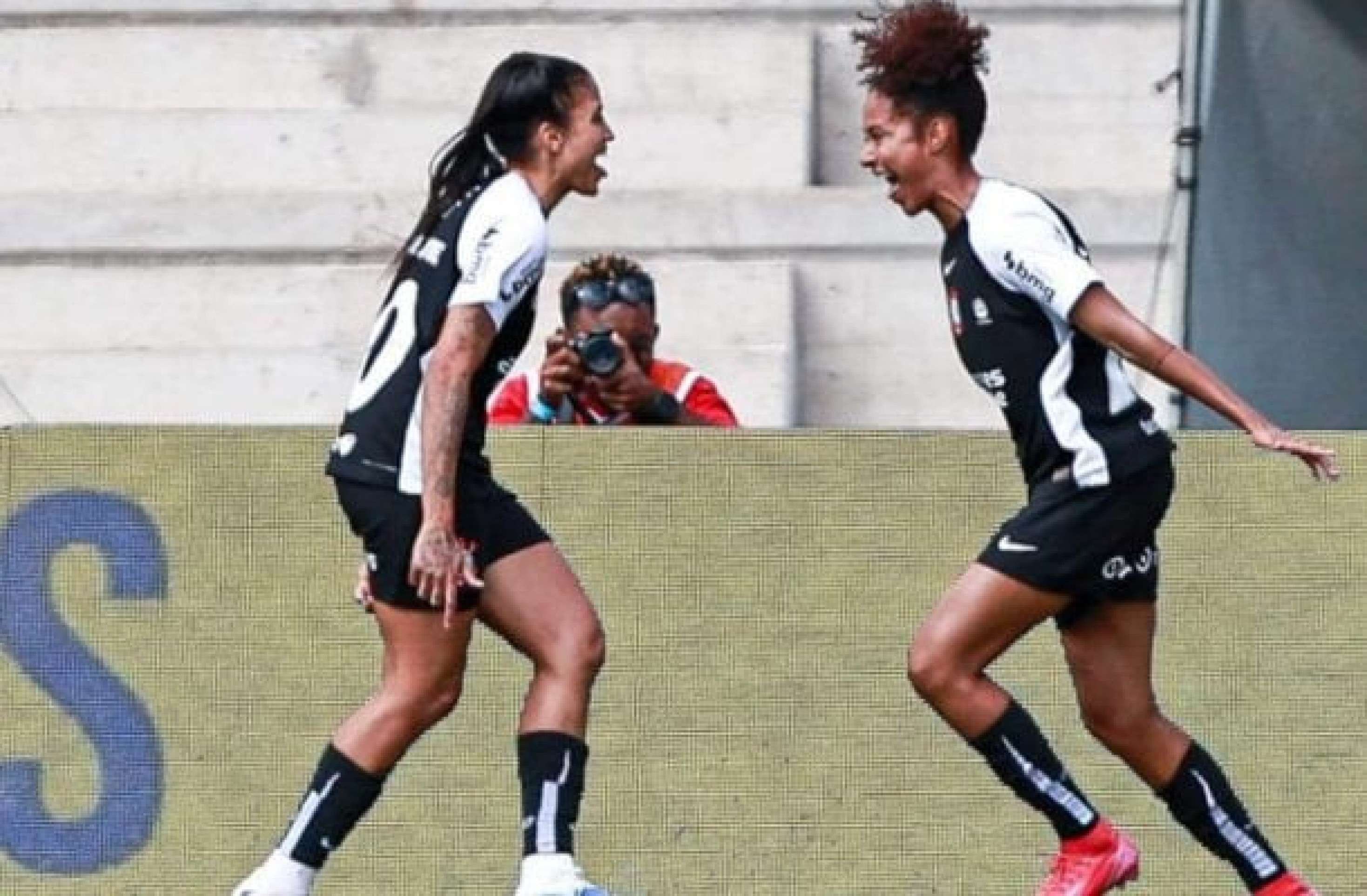 Corinthians vence São Paulo e larga em vantagem na semifinal do Brasileiro Feminino