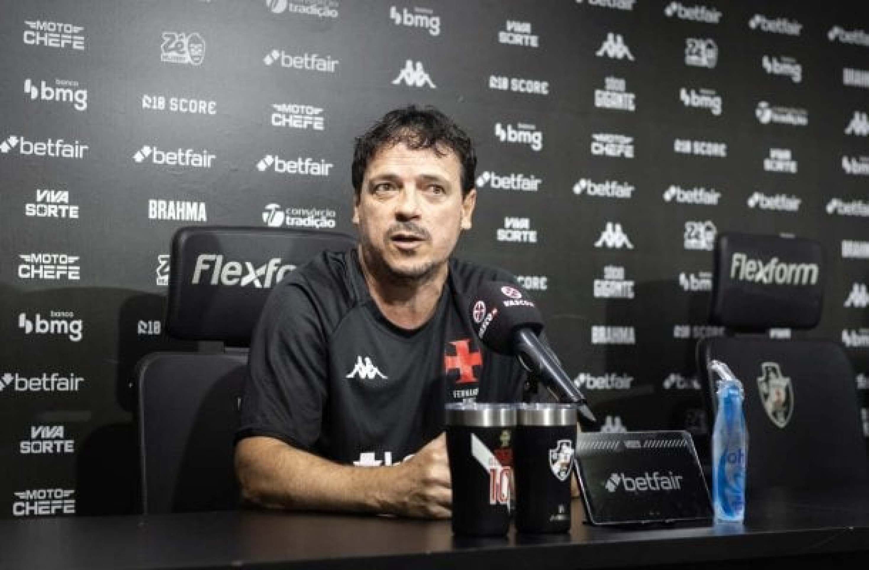 Diniz analisa desempenho do Vasco em novo revés: ‘Não vou fugir da responsabilidade do jogo’