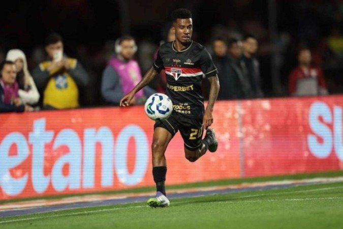 Marcos Antônio sentiu dores e deixou o duelo entre São Paulo e Atlético, pelo Brasileiro -  (crédito:  Foto: Paulo Pinto / São Paulo FC)