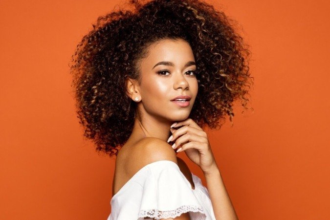 Os cabelos crespos e cacheados valorizam a diversidade (Imagem: kiuikson | Shutterstock) - (crédito: EdiCase) Os cabelos crespos e cacheados valorizam a diversidade (Imagem: kiuikson | Shutterstock) - (crédito: EdiCase)