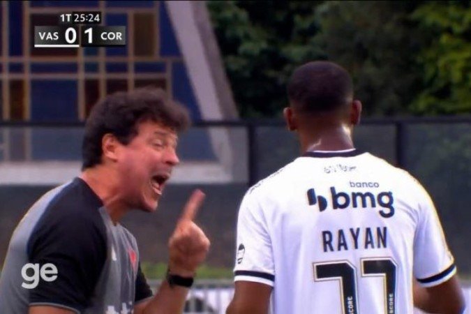 Confira a leitura labial da bronca de Fernando Diniz em Rayan durante derrota do Vasco -  (crédito: Foto: Reprodução)