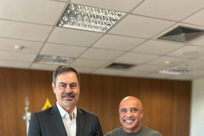 O presidente da Fecomércio-DF, José Aparecido Freire, com o presidente da Câmara Legislativa, Wellington Luiz