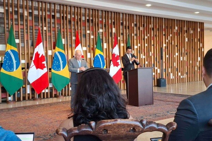 Mauro Vieira, ministro das Relações Exteriores, em pronunciamento conjunto com Maninder Sidhu, titular do Comércio do Canadá - (crédito: Francisco Artur de Lima/CB) Mauro Vieira, ministro das Relações Exteriores, em pronunciamento conjunto com Maninder Sidhu, titular do Comércio do Canadá - (crédito: Francisco Artur de Lima/CB)