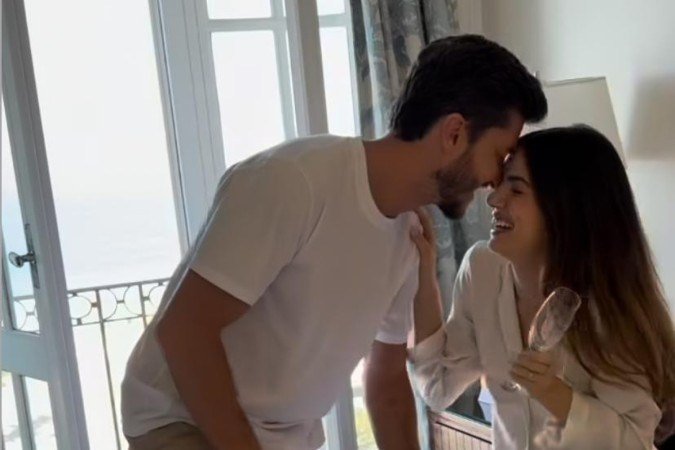 Menino ou menina? Camila Queiroz e Klebber Toledo revelam sexo do primeiro filho