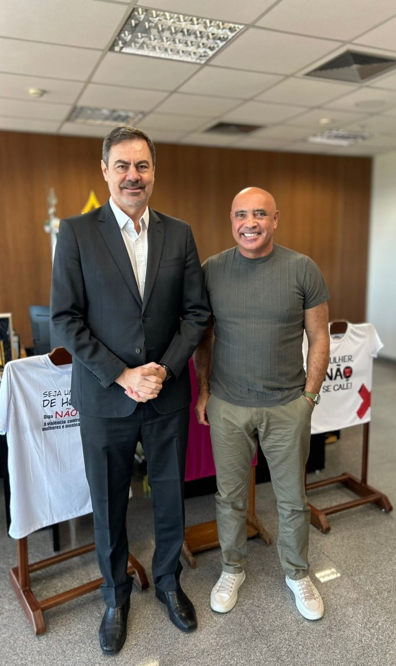 O presidente da Fecomércio-DF, José Aparecido Freire, com o presidente da Câmara Legislativa, Wellington Luiz