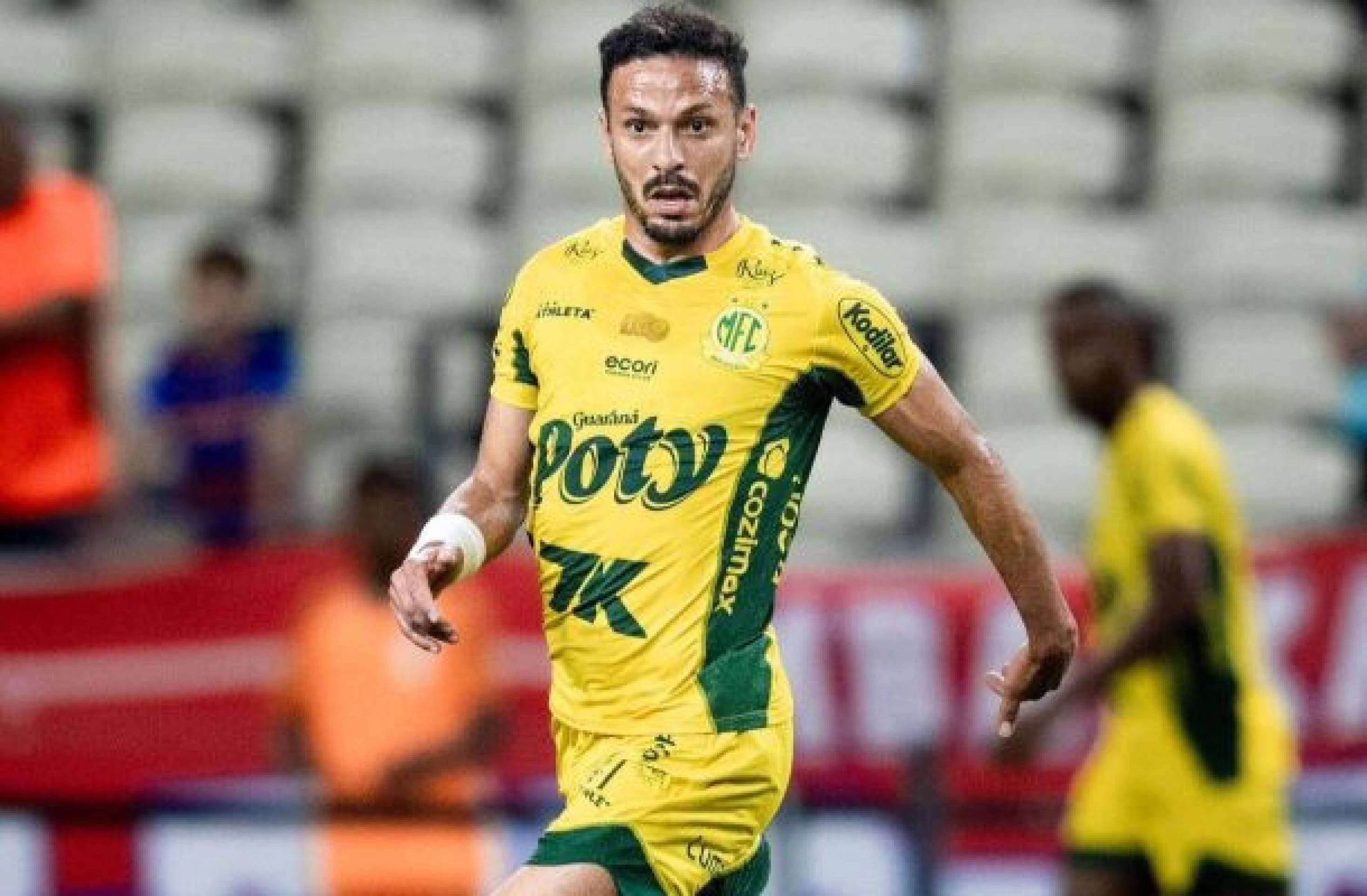 Yago Felipe alcança 450 jogos e celebra vitória do Mirassol