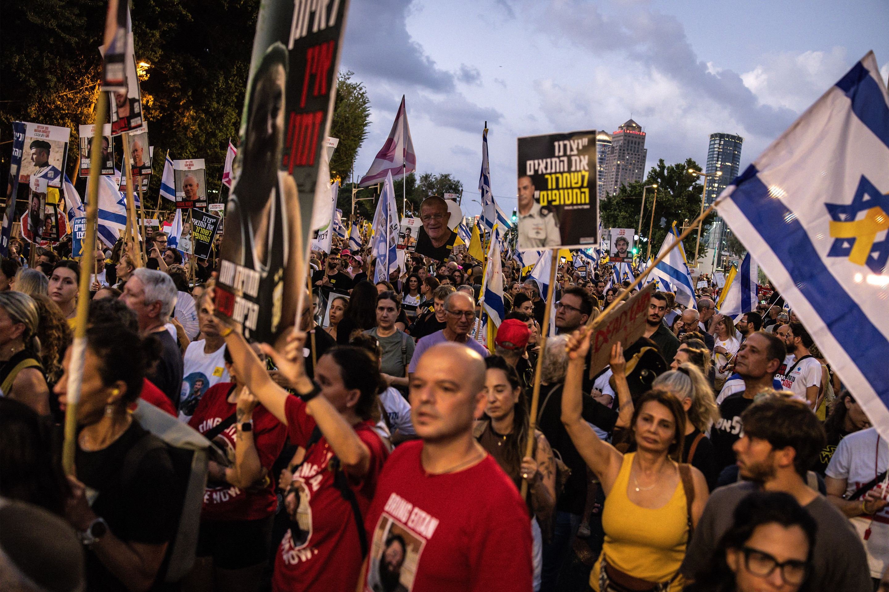 350 mil israelenses exigem de Netanyahu o fim da guerra em Gaza