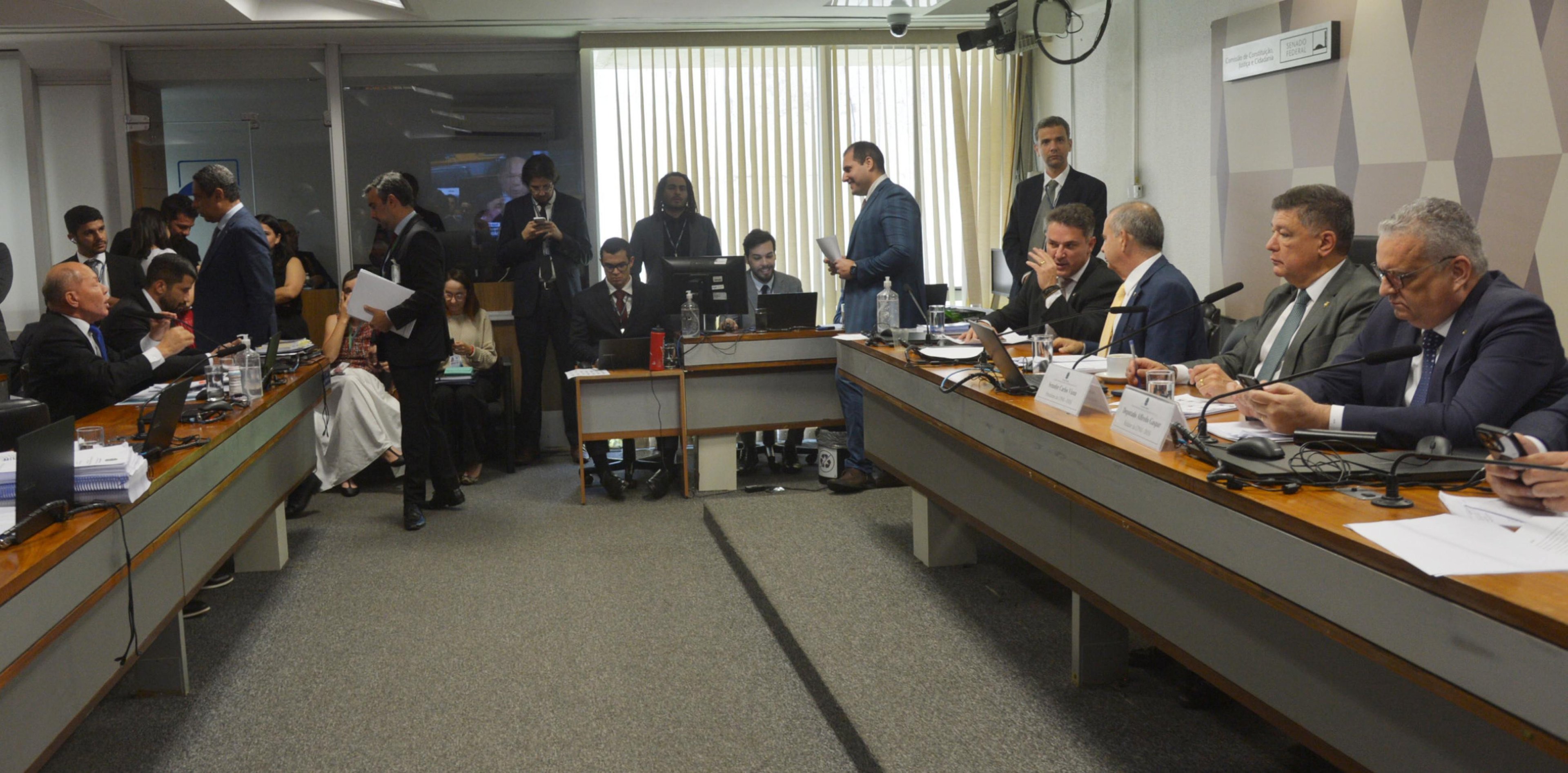 CPMI do INSS troca convocações por convites a autoridades