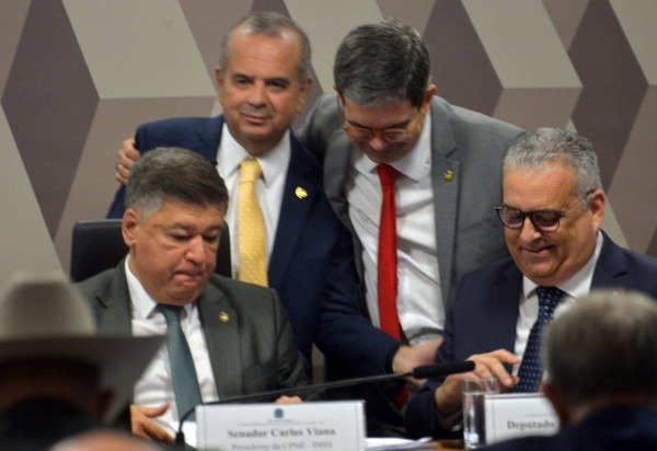 Ed Alves CB/CB/D.A Press