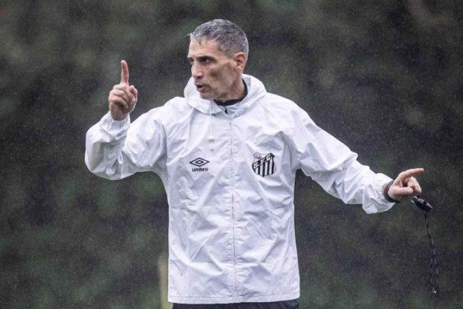 Treinador argentino quer reação imediata de sua equipe - (crédito: Foto: Raul Baretta/ Santos FC.) Treinador argentino quer reação imediata de sua equipe - (crédito: Foto: Raul Baretta/ Santos FC.)