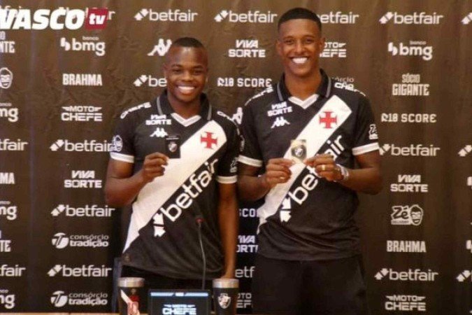 Apresentados, Robert Renan e Gómez destacam importância de Diniz para chegar ao Vasco - (crédito: Foto: Reprodução / Vasco TV) Apresentados, Robert Renan e Gómez destacam importância de Diniz para chegar ao Vasco - (crédito: Foto: Reprodução / Vasco TV)