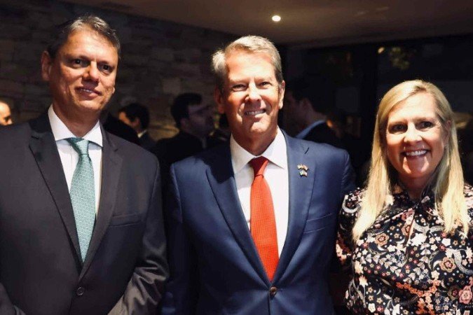 Tarcísio de Freitas ao lado de governador da Geórgia, Brian Kemp, e a primeira-dama, Marty Kemp - (crédito: Reprodução/Instagram) Tarcísio de Freitas ao lado de governador da Geórgia, Brian Kemp, e a primeira-dama, Marty Kemp - (crédito: Reprodução/Instagram)