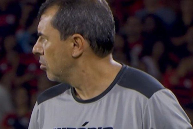 Carille é demitido após apenas nove partidas (e uma vitória). Surra do Flamengo, 8 a 0, foi o estopim - (crédito: Foto: Reprodução de TV) Carille é demitido após apenas nove partidas (e uma vitória). Surra do Flamengo, 8 a 0, foi o estopim - (crédito: Foto: Reprodução de TV)