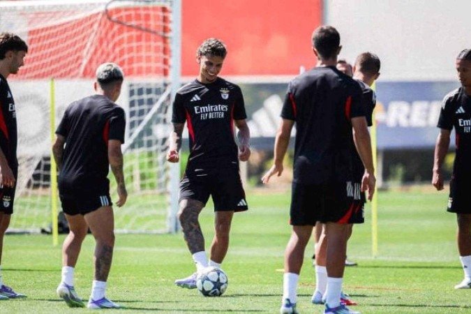 Jogadores do Benfica durante treinamento da equipe - (crédito: Foto: Divulgação) Jogadores do Benfica durante treinamento da equipe - (crédito: Foto: Divulgação)