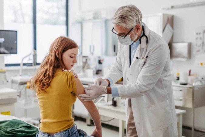 A vacinação é fundamental para evitar doenças decorrentes do HPV (Imagem: Halfpoint | Shutterstock) - (crédito: EdiCase) A vacinação é fundamental para evitar doenças decorrentes do HPV (Imagem: Halfpoint | Shutterstock) - (crédito: EdiCase)