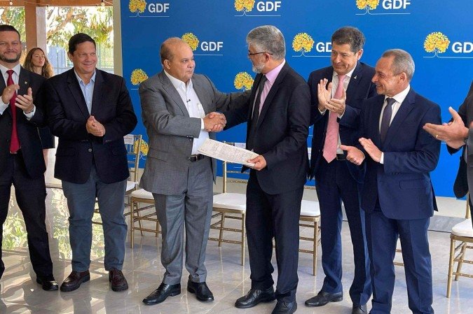 GDF entrega escritura ao Sindipol-DF após 33 anos de ocupação -  (crédito: Davi Cruz)