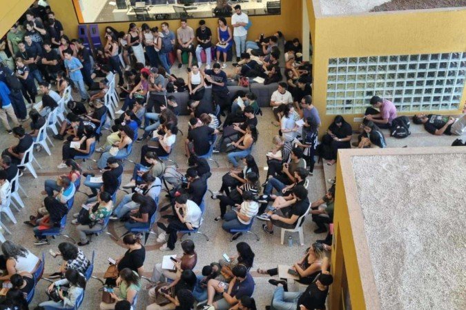 A estrutura das instituições reflete outra disparidade. Nas universidades públicas brasileiras, a proporção é de 10 alunos por professor, mas nas privadas esse número chega a 62 -  (crédito: Divulgação / Ciee)