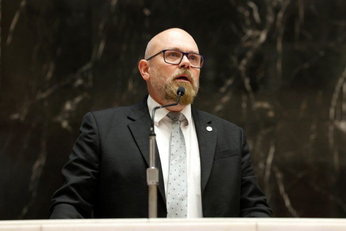 Deputado estadual Professor Cleiton classificou a entrevista do governador Romeu Zema ao Roda Viva como uma das piores da história do programa -  (crédito:   Guilherme Dardanhan/ALMG)