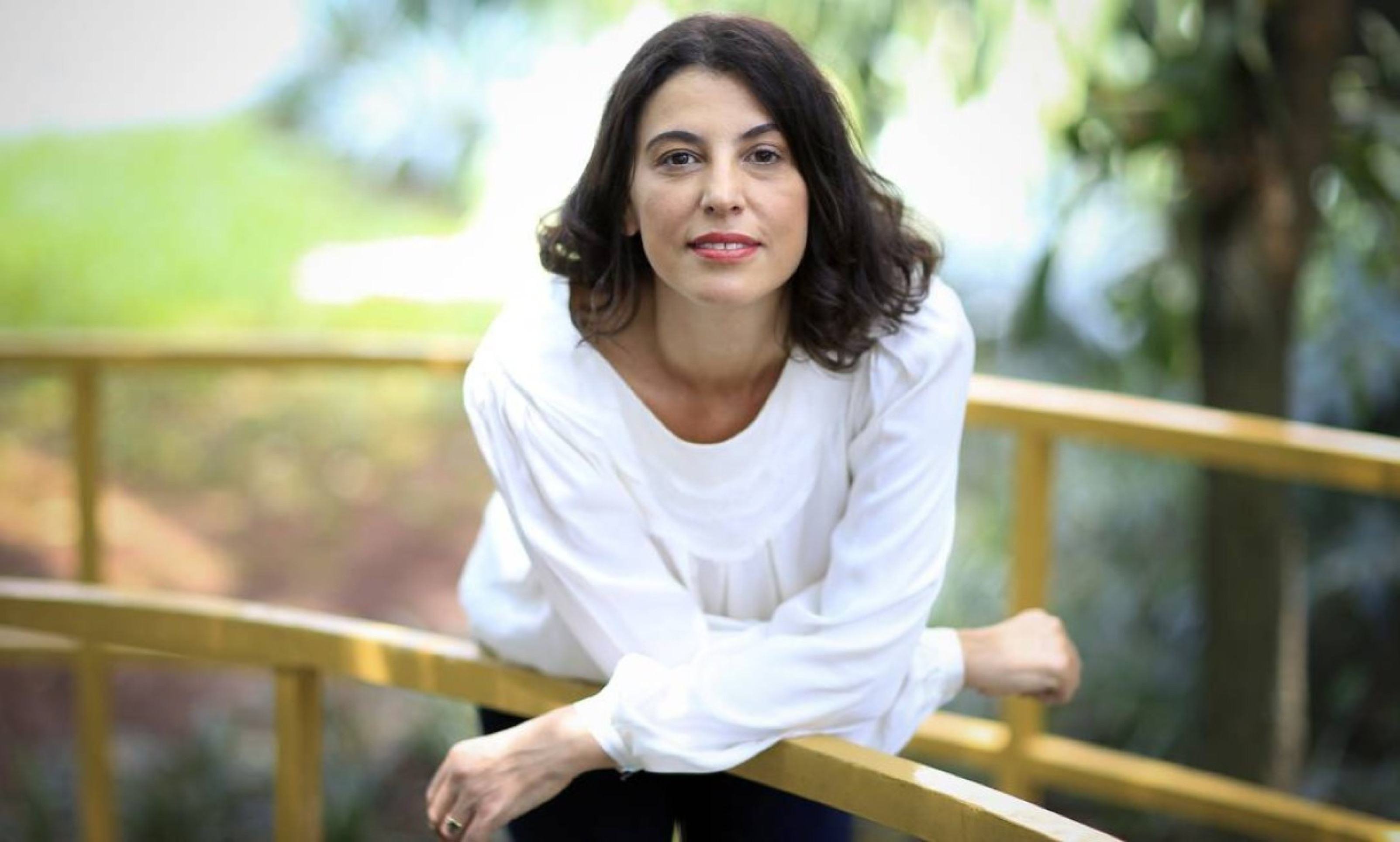 Giovana Madalosso lança 'Batida só', na Livraria Circulares, nesta quinta