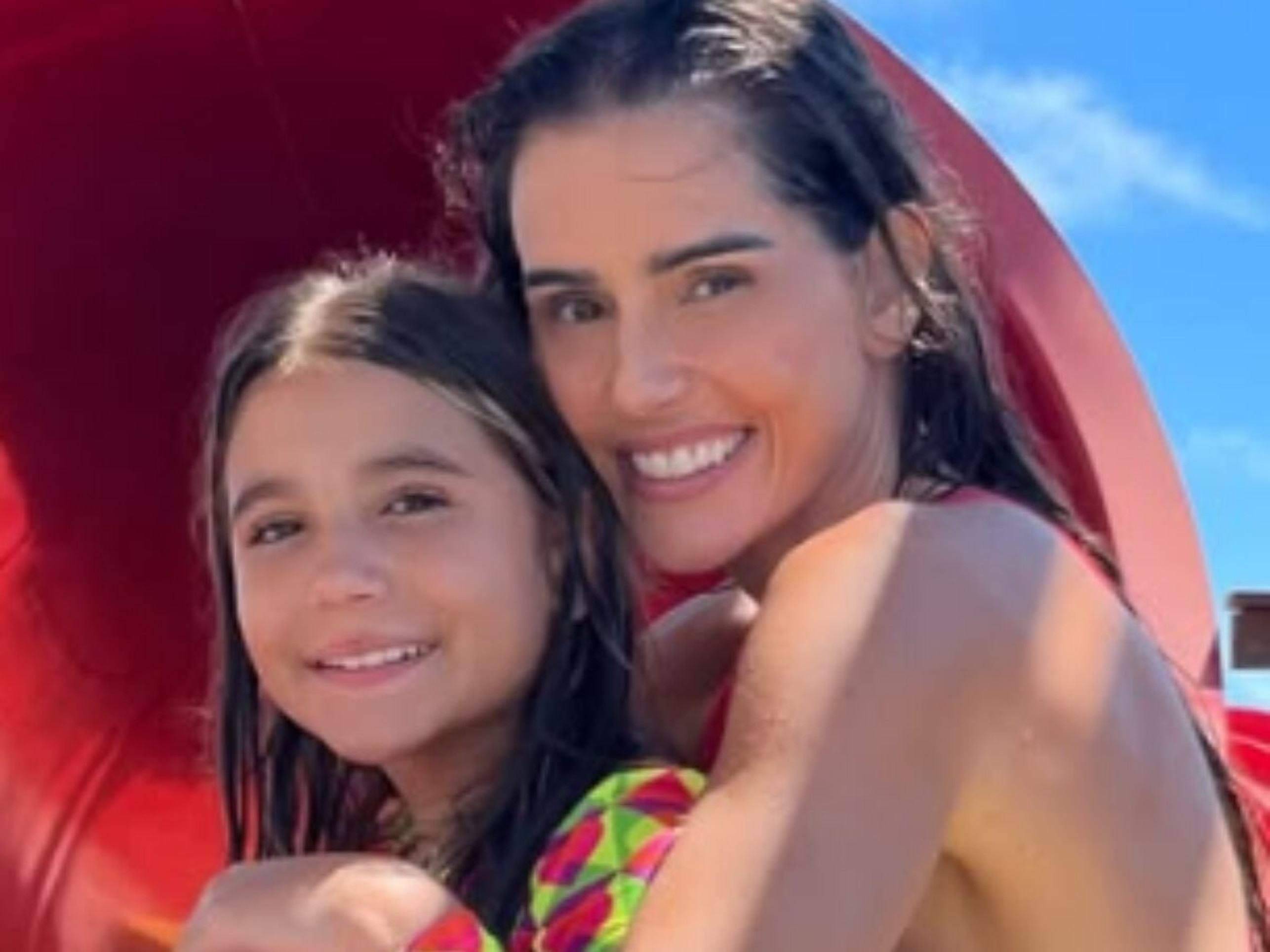 Deborah Secco explica como divórcio afetou a filha: ‘Se isolou’