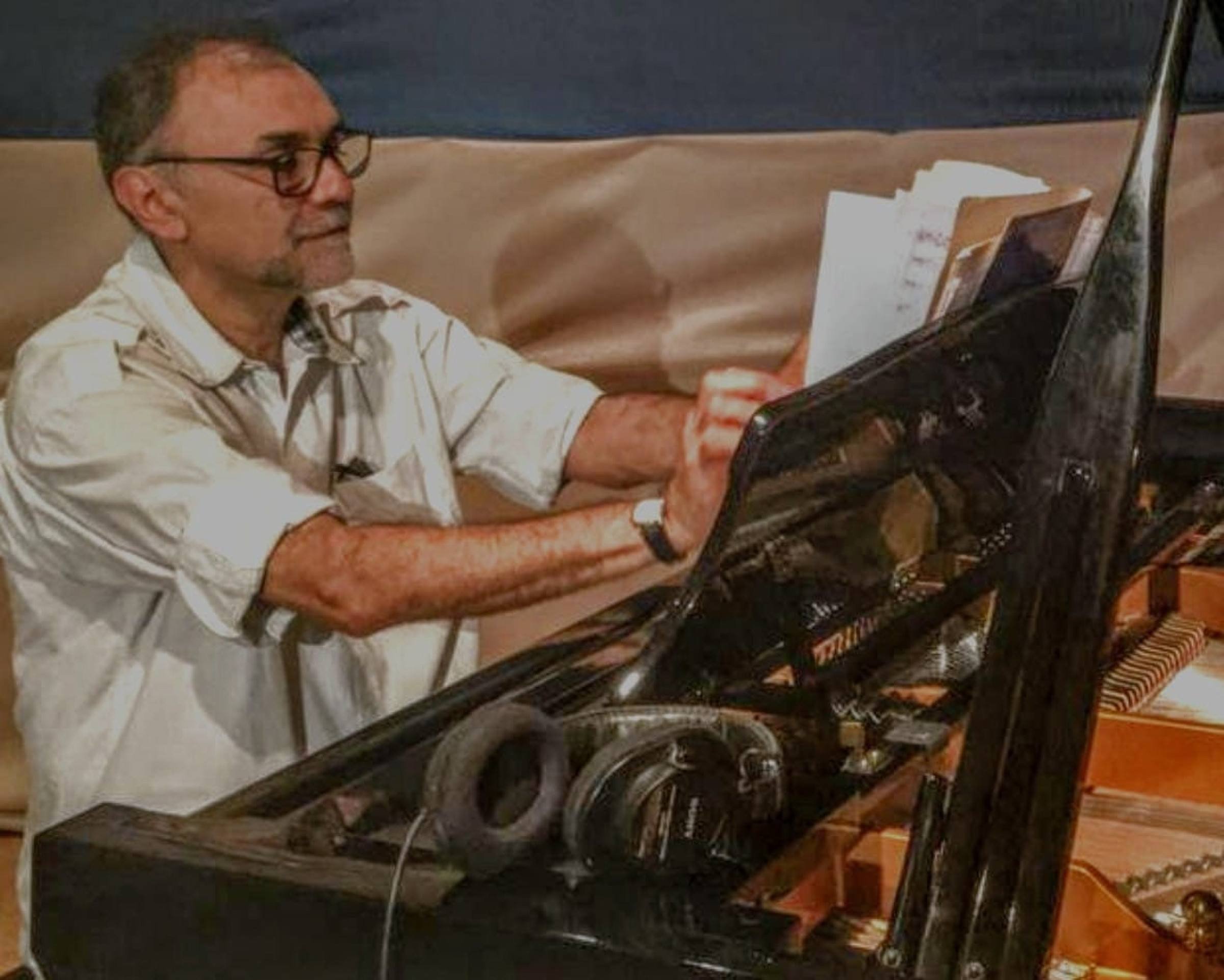 Espetáculo no Clube do Choro celebra obras de Chico Buarque e Tom Jobim