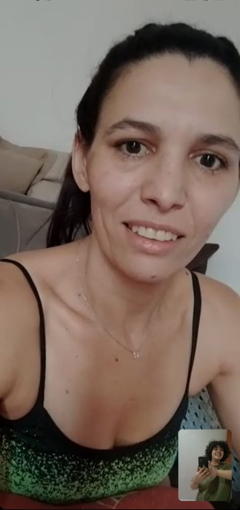 Sempre que precisam uma da outra, Paulicéia Costa Lacerda e Stephany Moreira conversam pelo celular