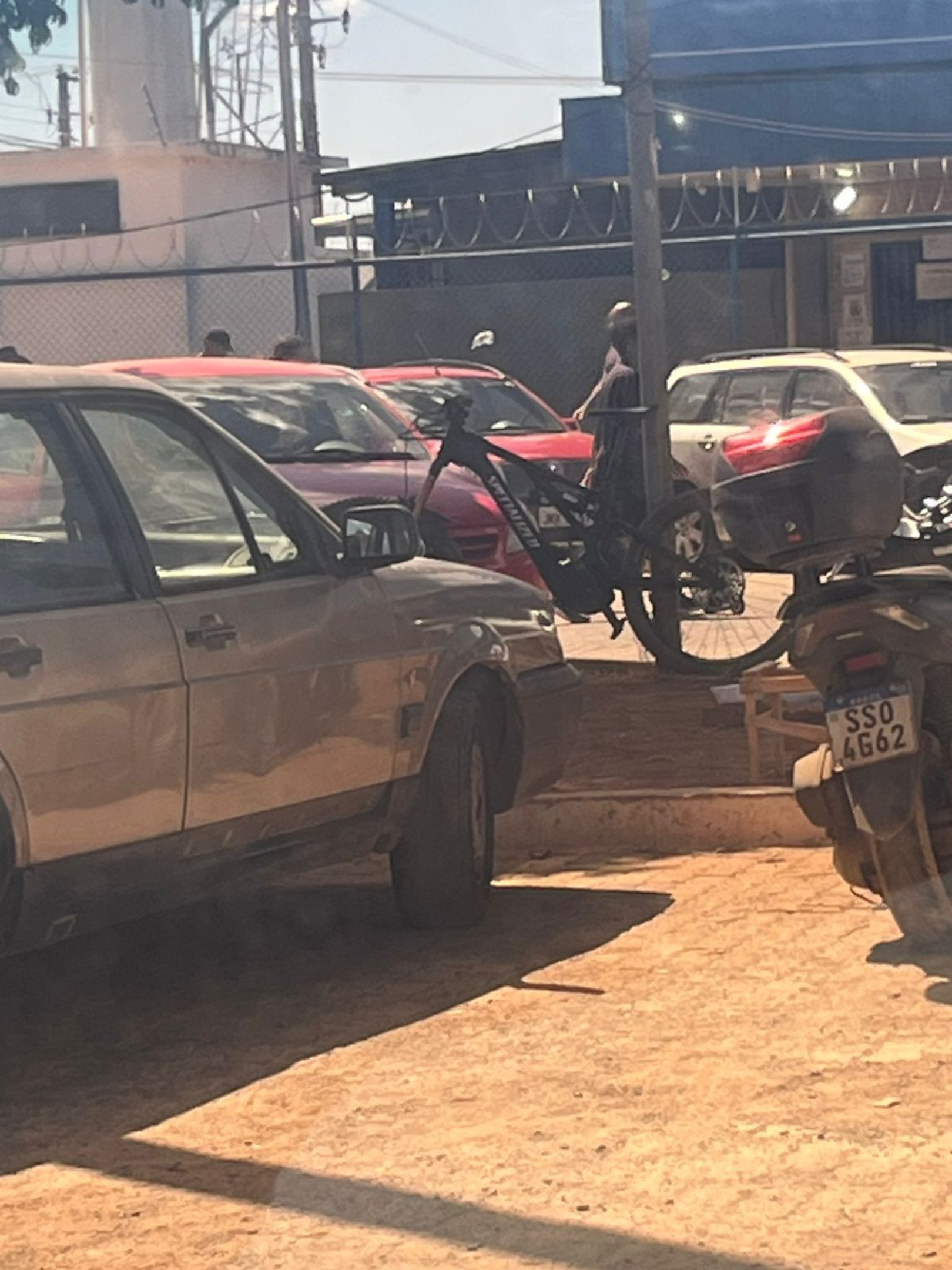 Homem invade condomínio no Noroeste e furta bicicleta de R$ 75 mil