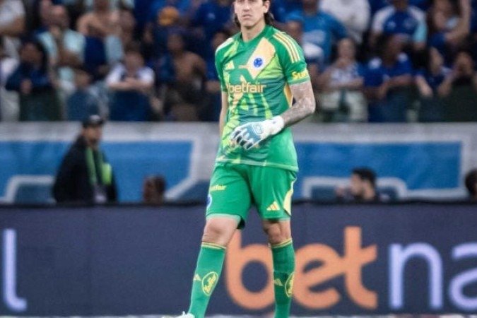 CÁSSIO - Nas vezes em que o adversário chegou, foi bem nas defesas e não comprometeu. NOTA: 6,0 Foto: Gustavo Aleixo/Cruzeiro