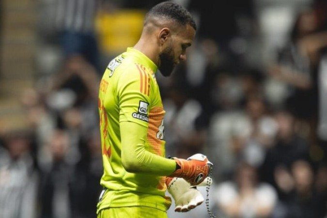 EVERSON - Foi seguro no momento em que foi acionado. No entanto, não fez nenhuma defesa difícil durante o jogo. Não teve o que fazer nos gols do Cruzeiro. NOTA 6.0 - Foto: Pedro Souza/Atlético