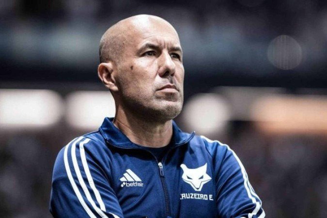 Técnico concentrado durante o clássico mineiro - (crédito: Foto: Gustavo Aleixo/Cruzeiro) Técnico concentrado durante o clássico mineiro - (crédito: Foto: Gustavo Aleixo/Cruzeiro)