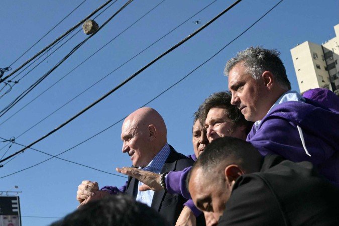 O porta-voz da presidência, Manuel Adorni, afirmou que não houve feridos - (crédito: Juan Mabromata / AFP) O porta-voz da presidência, Manuel Adorni, afirmou que não houve feridos - (crédito: Juan Mabromata / AFP)