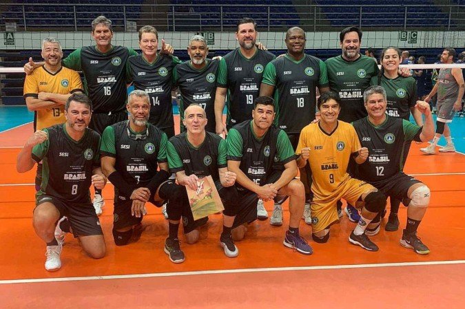 Elenco do Brasília Vôlei que disputará a categoria 50+ masculina -  (crédito: Brasília Vôlei/Divulgação)