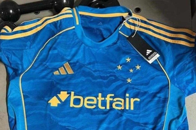 Nova camisa 3 do Cruzeiro vaza nas redes sociais
