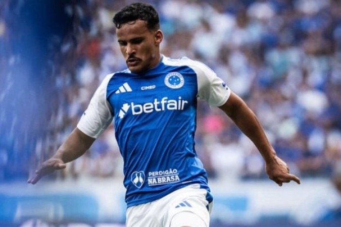 KAIKI BRUNO - Não comprometeu na marcação ao exercer bem sua função. Poderia ter explorado mais o apoio, mas não que comprometesse sua segura atuação. NOTA: 6,0. Foto: Gustavo Aleixo/Cruzeiro