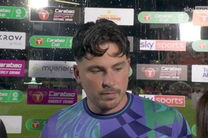 Goleiro do Grimsby foi decisivo em disputa de pênaltis contra o Manchester United - (crédito: Foto: Reprodução) Goleiro do Grimsby foi decisivo em disputa de pênaltis contra o Manchester United - (crédito: Foto: Reprodução)