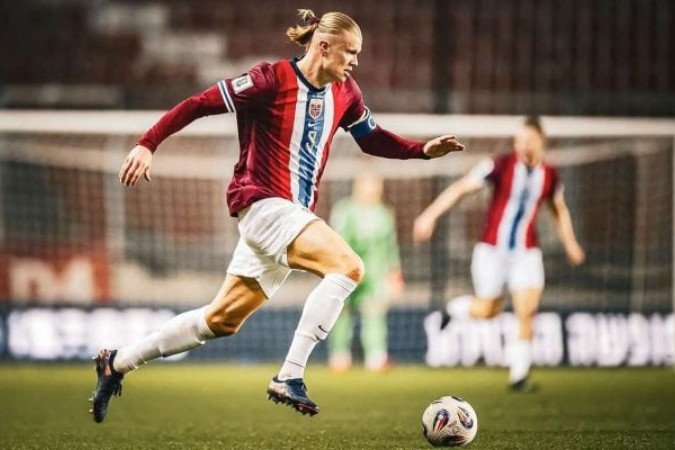 Atacante passará a jogar com o nome completo 'Braut Haaland' estampado na camisa -  (crédito: Foto: Reprodução/Instagram)