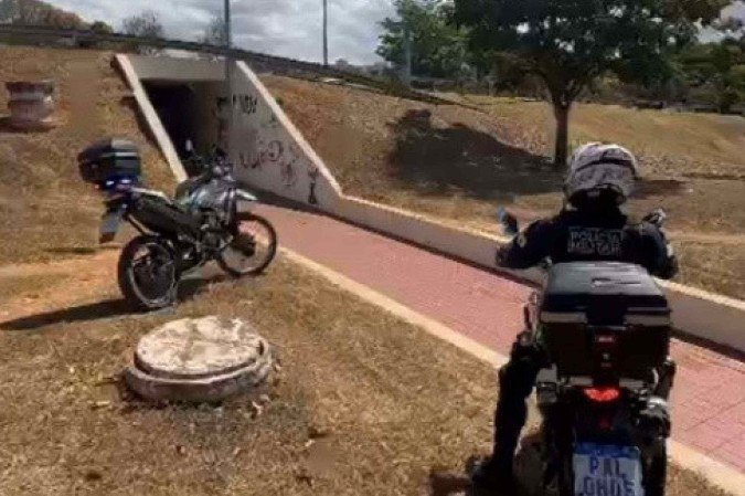 Motos da PM patrulham as passagens subterrâneas da Asa Norte -  (crédito: Material cedido ao Correio)