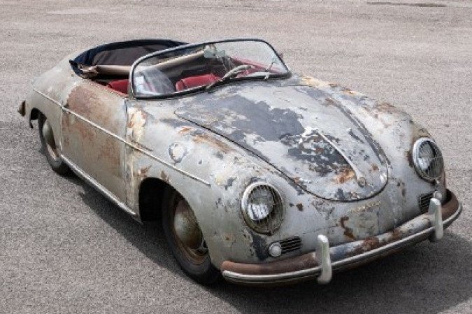 Porsche raro abandonado em celeiro é vendido por R$ 3 milhões