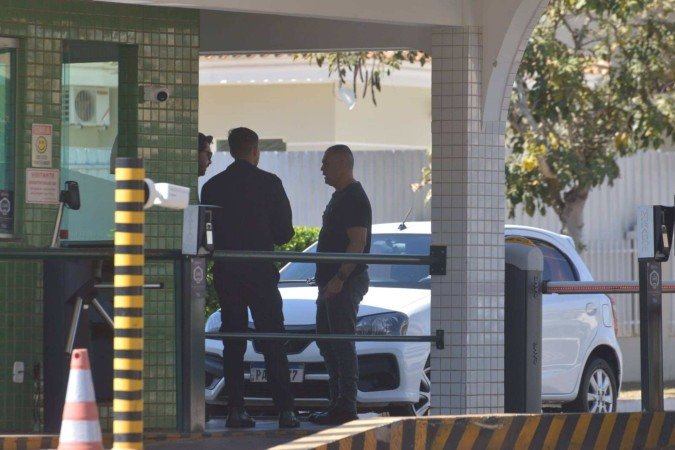 Policiais penais passaram a monitorar residência do ex-presidente - (crédito: Ed Alves / CB/ DaPress) Policiais penais passaram a monitorar residência do ex-presidente - (crédito: Ed Alves / CB/ DaPress)