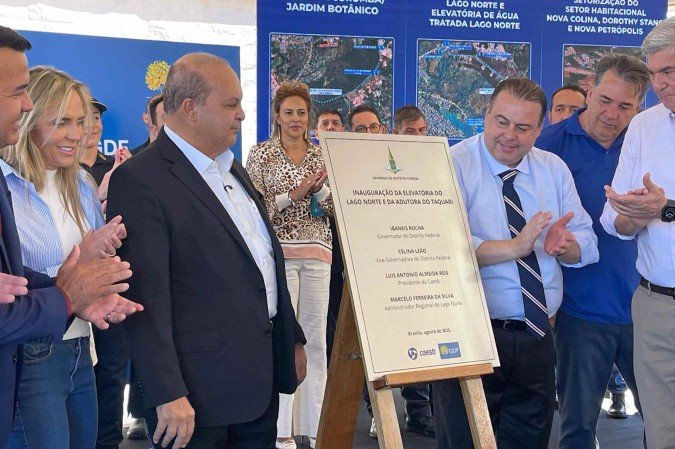 Ibaneis Rocha inaugurou três grandes obras de abastecimento de água no DF -  (crédito: Davi Cruz/CB)