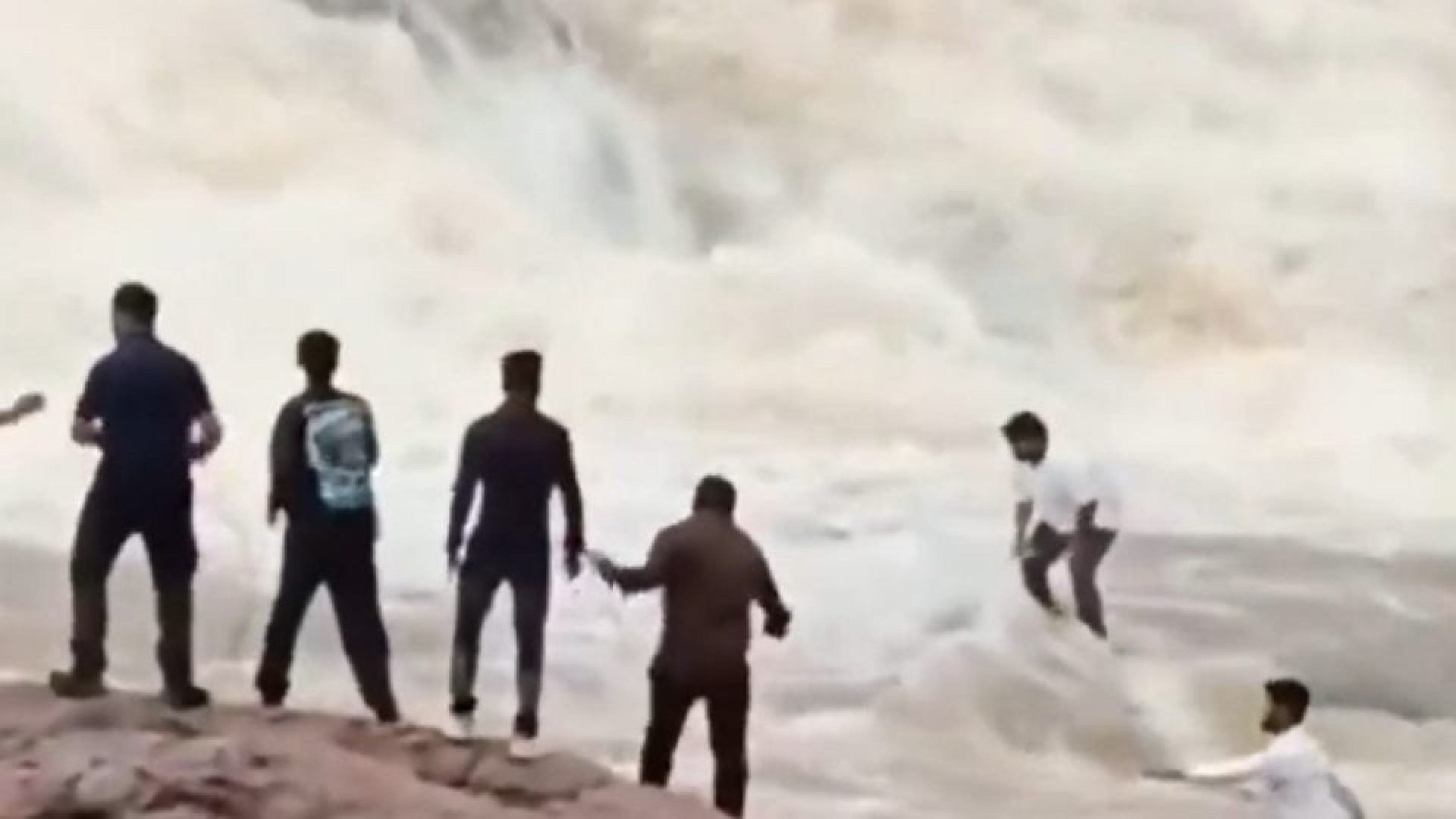 Youtuber desaparece após ser arrastado por correnteza