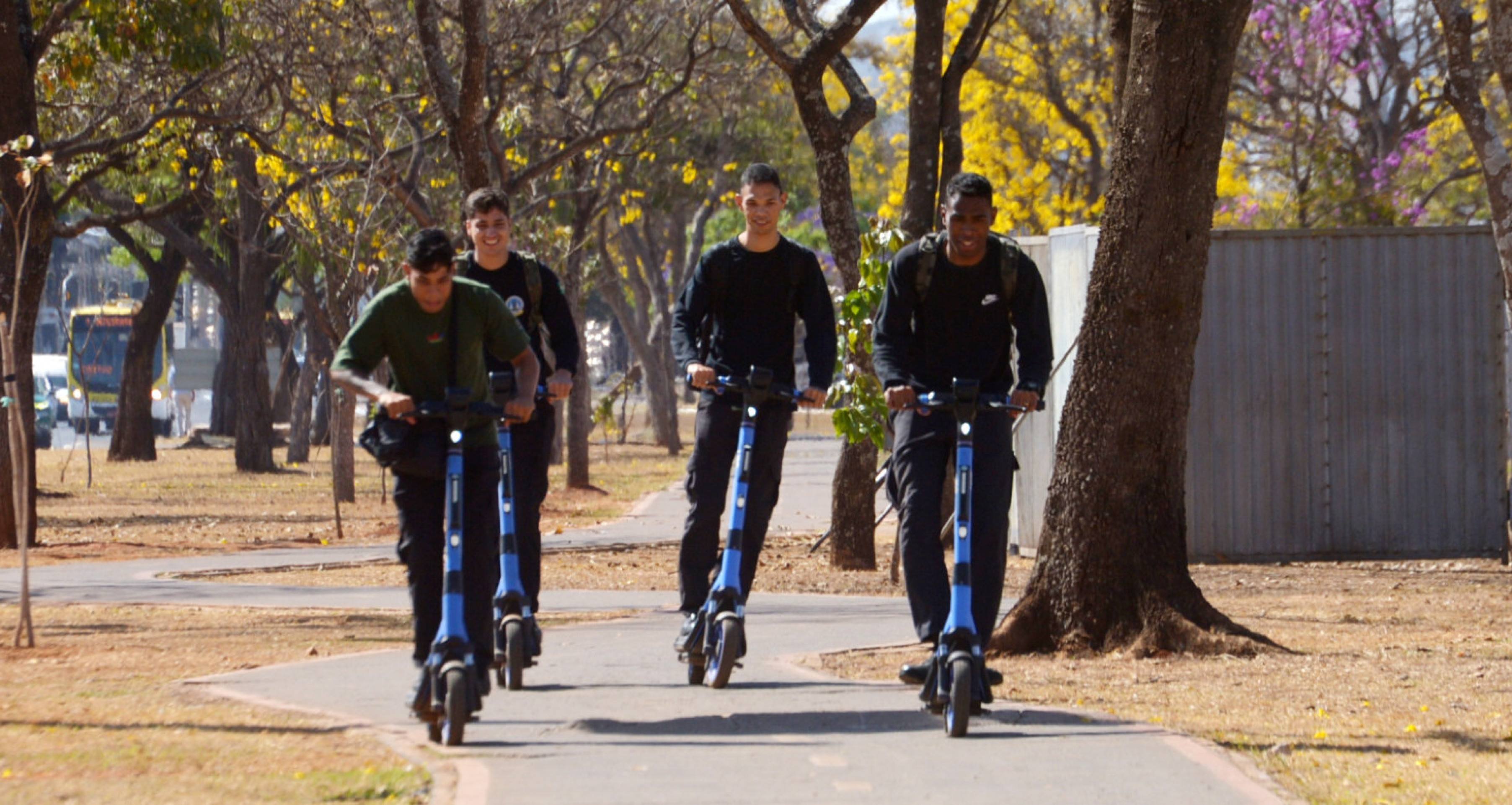  27/08/2025 Ed Alves CB/DA Press. Cidade Uso de patinete Eletrico. 