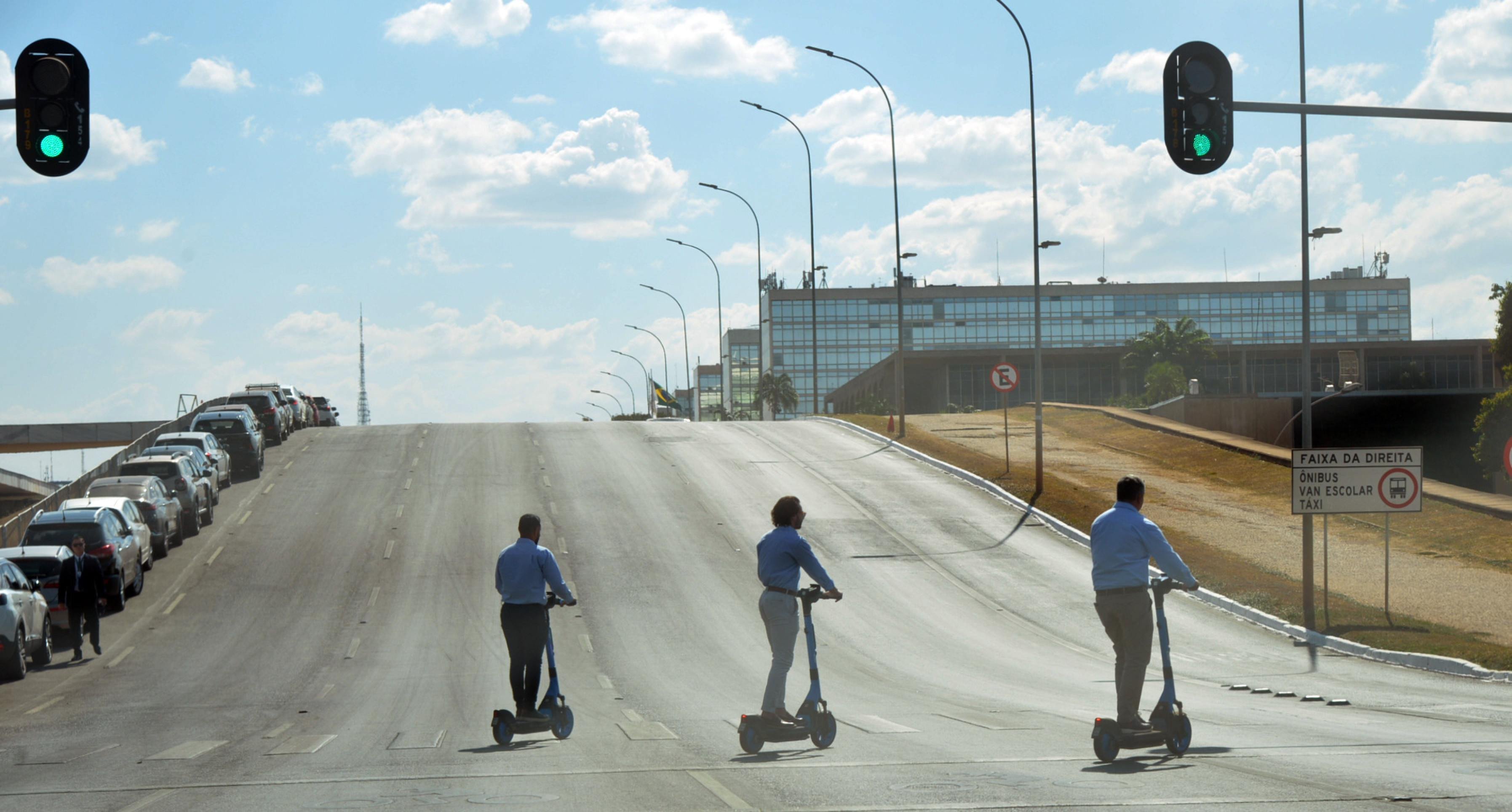 Patinetes elétricos fazem uma vítima a cada 4 dias no DF