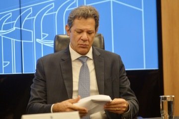 'A Receita está muito incomodada com o relatório porque ela está perdendo prerrogativas tanto quanto a PF', disse, a jornalistas, o ministro - (crédito: Ed Alves CB/DA Press) 'A Receita está muito incomodada com o relatório porque ela está perdendo prerrogativas tanto quanto a PF', disse, a jornalistas, o ministro - (crédito: Ed Alves CB/DA Press)