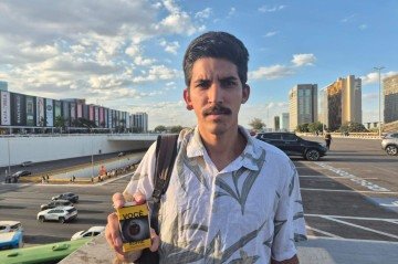 João Paulo Paiva fuma desde os 18 e, aos poucos, está reduzindo o número de cigarros - (crédito: Marcelo Thompson Flores/CB/D.A.Press) João Paulo Paiva fuma desde os 18 e, aos poucos, está reduzindo o número de cigarros - (crédito: Marcelo Thompson Flores/CB/D.A.Press)