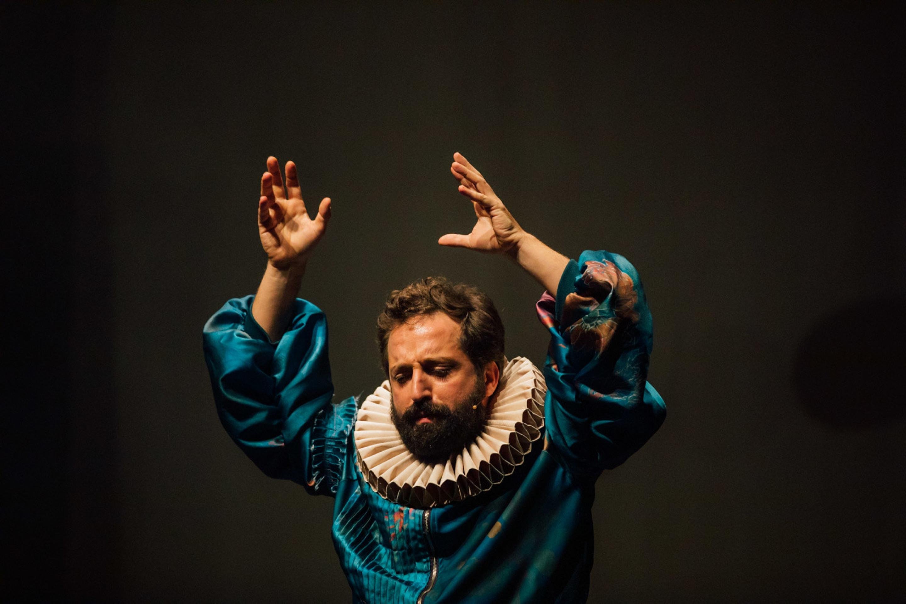 Os 40 anos do humorista com facetas de poeta e ator